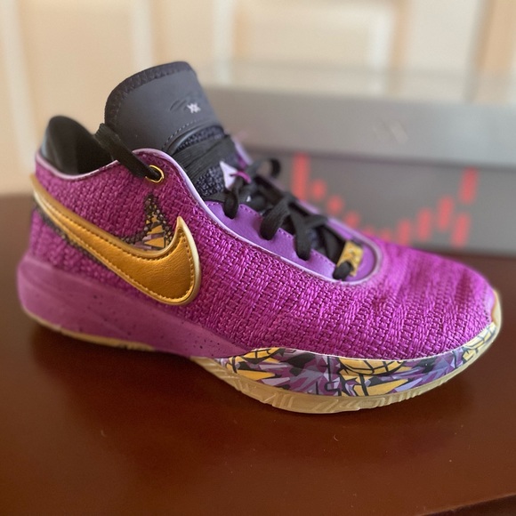 **LIKE NEW** Youth 6Y Lebron XX “Young Heirs” shoes - Picture 8 of 13